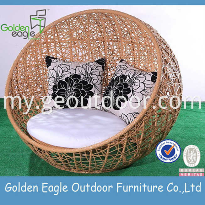 Outdoor Wicker Daybed